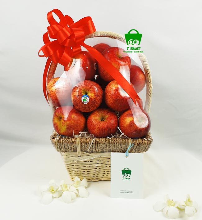 Hãy xem hình ảnh về giỏ táo đỏ, nơi chứa đựng những trái táo ngọt ngào và rực rỡ màu sắc. Hương vị tươi mới và chất lượng tuyệt vời của những trái táo đỏ này sẽ khiến bạn muốn thưởng thức ngay lập tức!